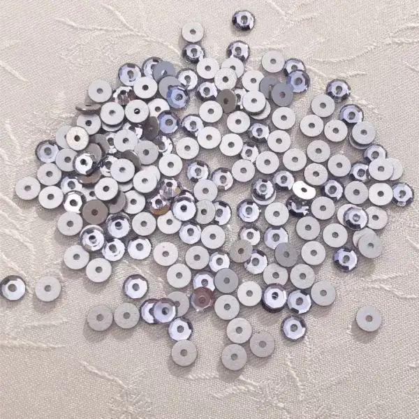 Swarovski Lochstrass flieder 4 mm – Bild 1 – Chiemgauer Heimatwerk Trachten-Onlineshop Swarovski Lochstrass flieder 4 mm - Bild 1 - Chiemgauer Heimatwerk Trachten-Onlineshop