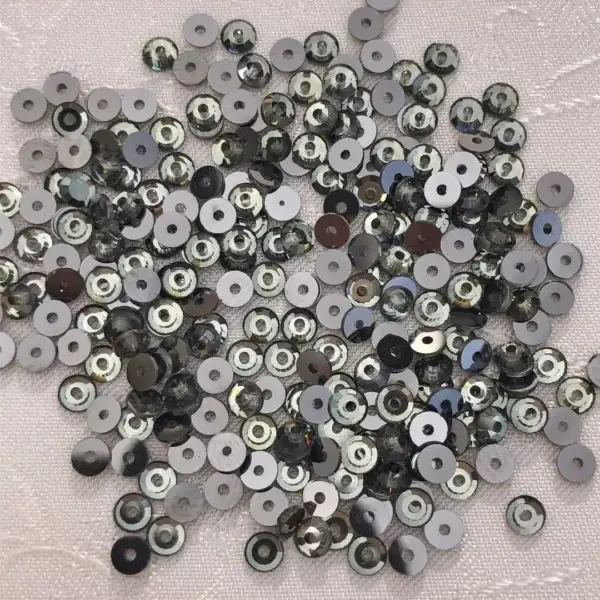 Swarovski Lochstrass grau 3 mm – Bild 1 – Chiemgauer Heimatwerk Trachten-Onlineshop Swarovski Lochstrass grau 3 mm - Bild 1 - Chiemgauer Heimatwerk Trachten-Onlineshop