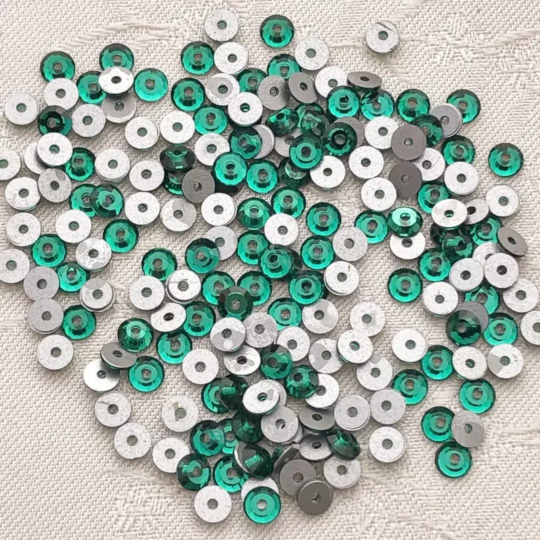 Swarovski Lochstrass grün 3 mm – Bild 1 – Chiemgauer Heimatwerk Trachten-Onlineshop Swarovski Lochstrass grün 3 mm - Bild 1 - Chiemgauer Heimatwerk Trachten-Onlineshop