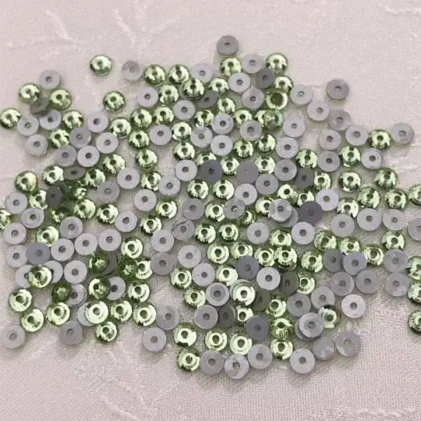 Swarovski Lochstrass hellgrün 3 mm – Bild 1 – Chiemgauer Heimatwerk Trachten-Onlineshop Swarovski Lochstrass hellgrün 3 mm - Bild 1 - Chiemgauer Heimatwerk Trachten-Onlineshop