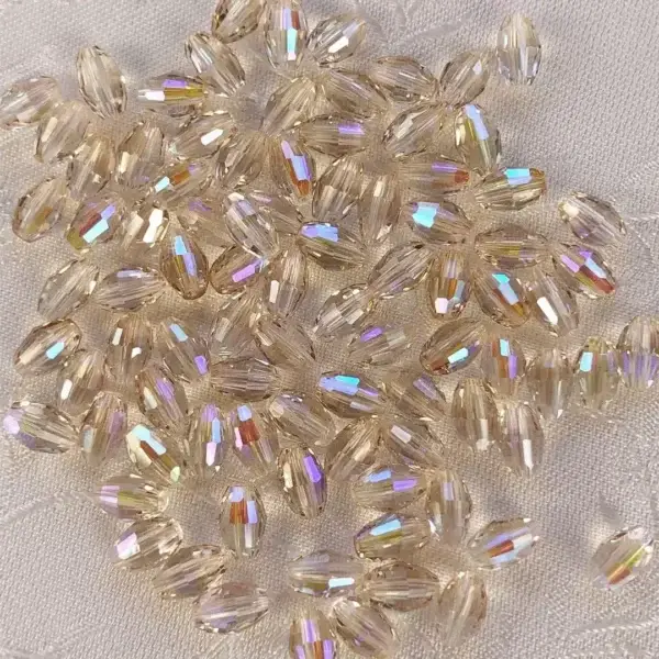 Swarovski Olive geschliffen beige AB 6 mm – Bild 1 – Chiemgauer Heimatwerk Trachten-Onlineshop Swarovski Olive geschliffen beige AB 6 mm - Bild 1 - Chiemgauer Heimatwerk Trachten-Onlineshop