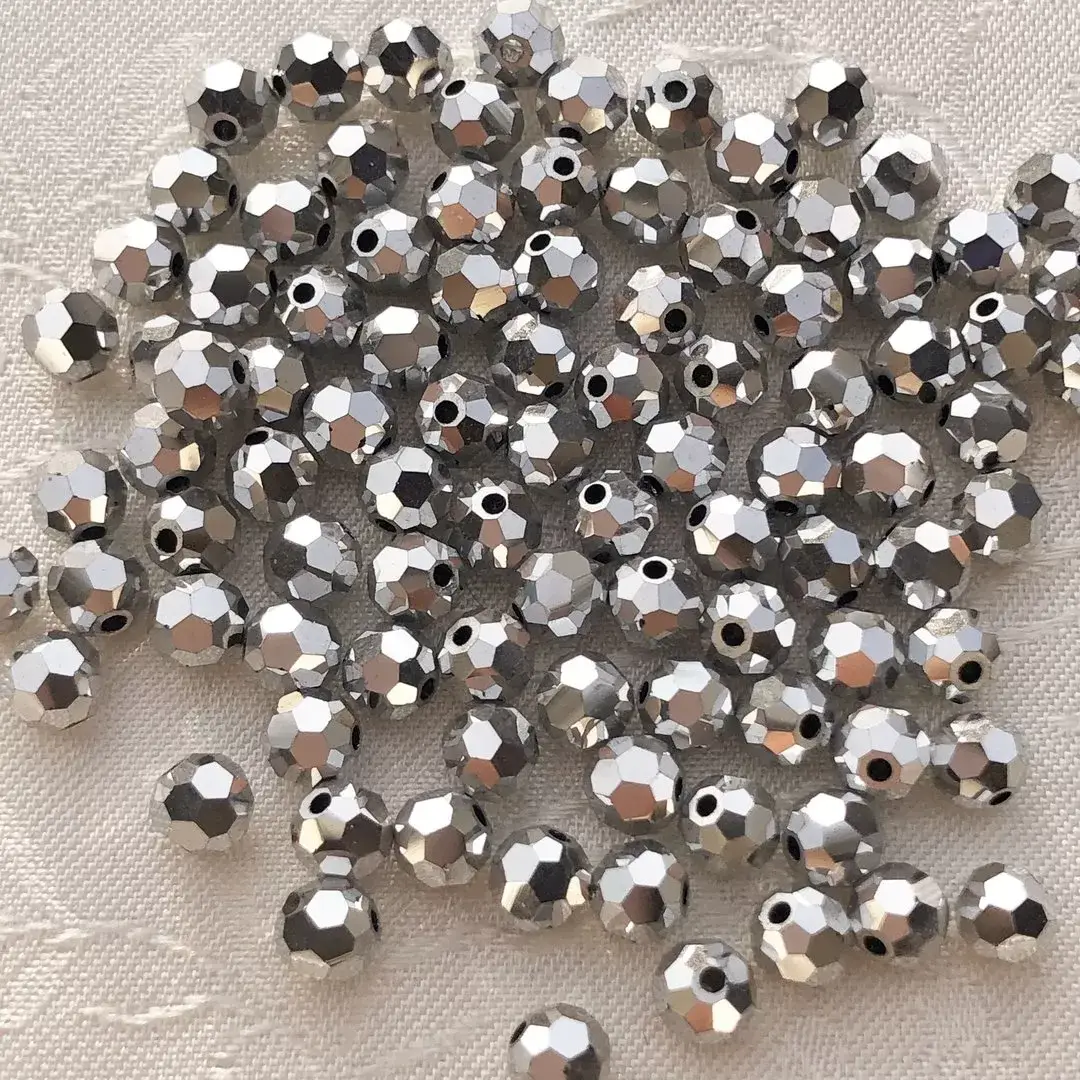 Swarovski Perle geschliffen silber 4 mm – Bild 1 – Chiemgauer Heimatwerk Trachten-Onlineshop Swarovski Perle geschliffen silber 4 mm - Bild 1 - Chiemgauer Heimatwerk Trachten-Onlineshop