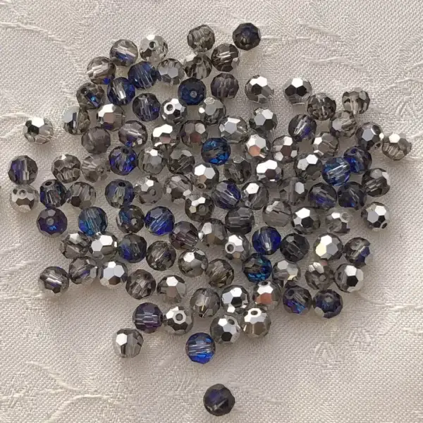 Swarovski Perle geschliffen violett 4 mm – Bild 1 – Chiemgauer Heimatwerk Trachten-Onlineshop Swarovski Perle geschliffen violett 4 mm - Bild 1 - Chiemgauer Heimatwerk Trachten-Onlineshop