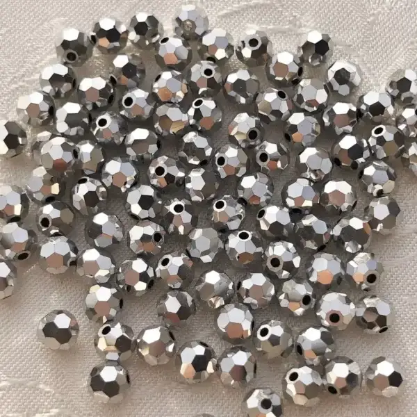Swarovski Perlen 4 mm in echt versilbert – Bild 1 – Chiemgauer Heimatwerk Trachten-Onlineshop Swarovski Perlen 4 mm in echt versilbert - Bild 1 - Chiemgauer Heimatwerk Trachten-Onlineshop