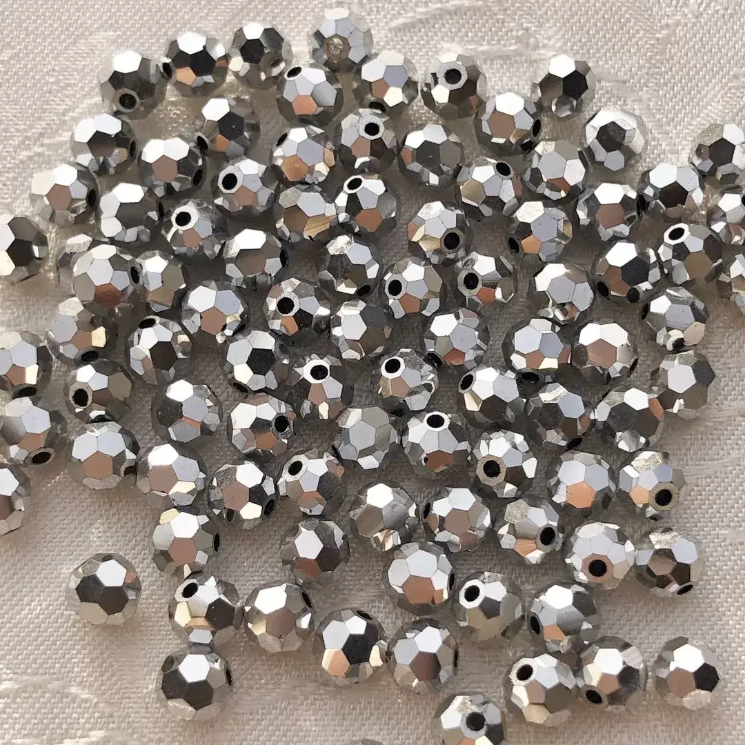 Swarovski Perlen 4 mm in echt versilbert – Bild 1 – Chiemgauer Heimatwerk Trachten-Onlineshop Swarovski Perlen 4 mm in echt versilbert - Bild 1 - Chiemgauer Heimatwerk Trachten-Onlineshop