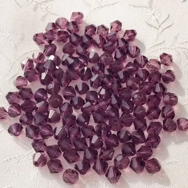 Swarovski Rhombe geschliffen amethyst 5 mm – Bild 1 – Chiemgauer Heimatwerk Trachten-Onlineshop Swarovski Rhombe geschliffen amethyst 5 mm - Bild 1 - Chiemgauer Heimatwerk Trachten-Onlineshop