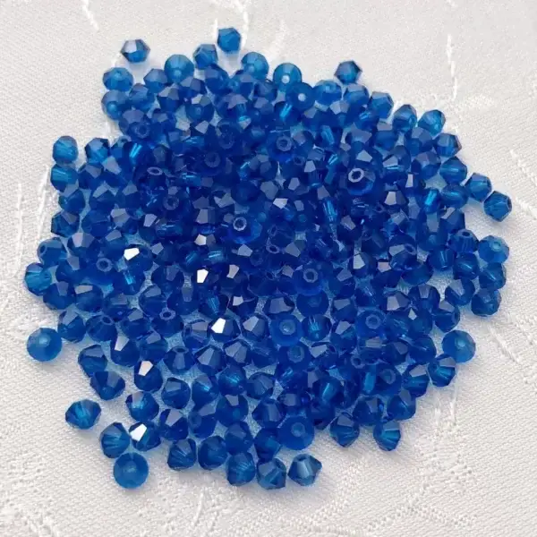Swarovski Rhombe geschliffen enzianblau 3 mm – Bild 1 – Chiemgauer Heimatwerk Trachten-Onlineshop Swarovski Rhombe geschliffen enzianblau 3 mm - Bild 1 - Chiemgauer Heimatwerk Trachten-Onlineshop