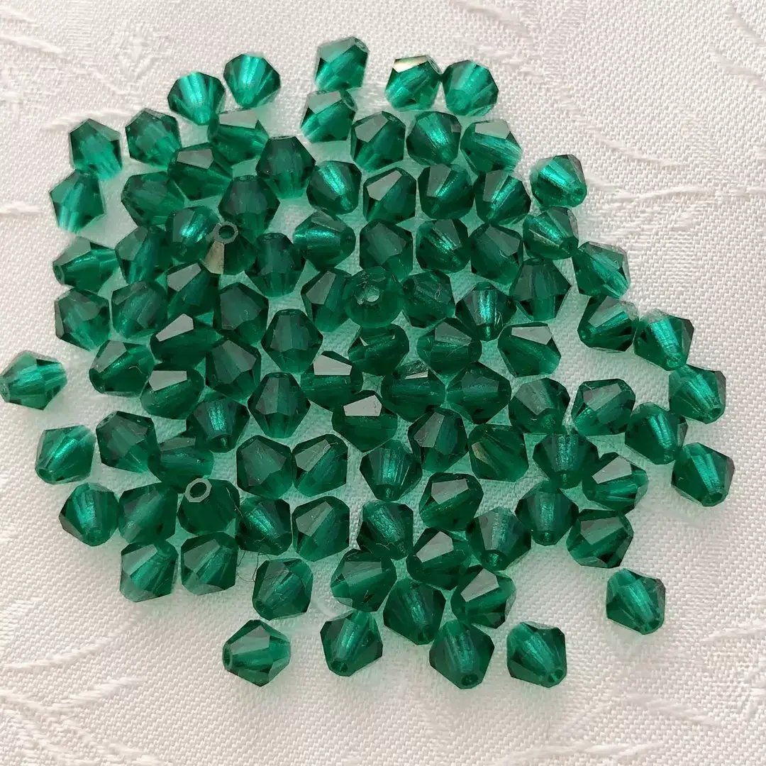 Swarovski Rhombe geschliffen grün 5 mm – Bild 1 – Chiemgauer Heimatwerk Trachten-Onlineshop Swarovski Rhombe geschliffen grün 5 mm - Bild 1 - Chiemgauer Heimatwerk Trachten-Onlineshop