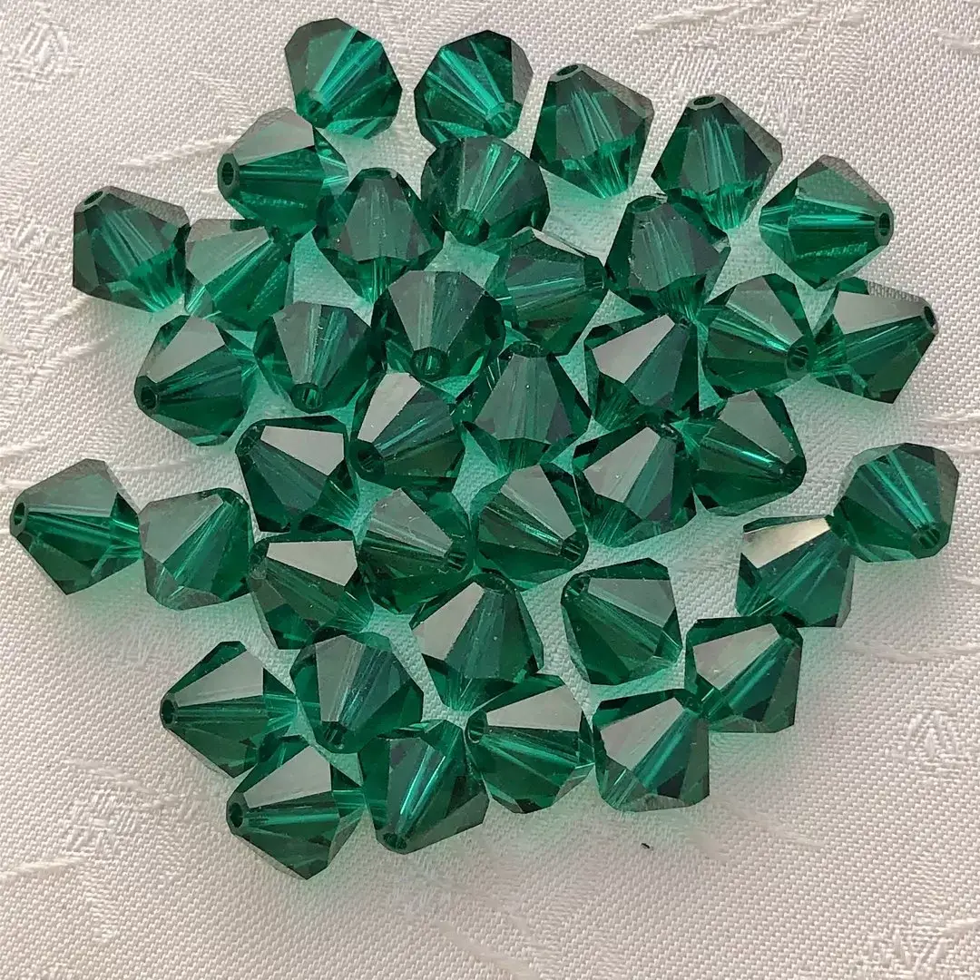 Swarovski Rhombe geschliffen grün 8 mm – Bild 1 – Chiemgauer Heimatwerk Trachten-Onlineshop Swarovski Rhombe geschliffen grün 8 mm - Bild 1 - Chiemgauer Heimatwerk Trachten-Onlineshop
