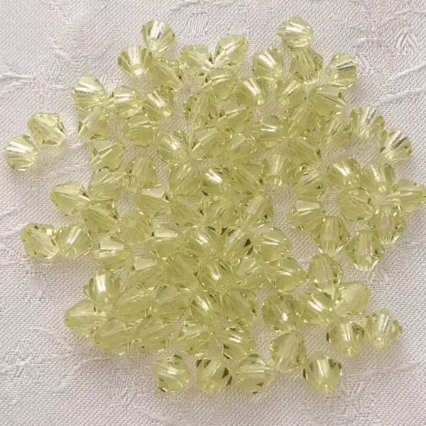 Swarovski Rhombe geschliffen hellgelb 5 mm – Bild 1 – Chiemgauer Heimatwerk Trachten-Onlineshop Swarovski Rhombe geschliffen hellgelb 5 mm - Bild 1 - Chiemgauer Heimatwerk Trachten-Onlineshop