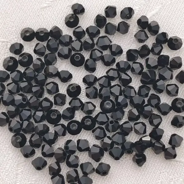 Swarovski Rhombe geschliffen schwarz 2,5 mm – Bild 1 – Chiemgauer Heimatwerk Trachten-Onlineshop Swarovski Rhombe geschliffen schwarz 2,5 mm - Bild 1 - Chiemgauer Heimatwerk Trachten-Onlineshop
