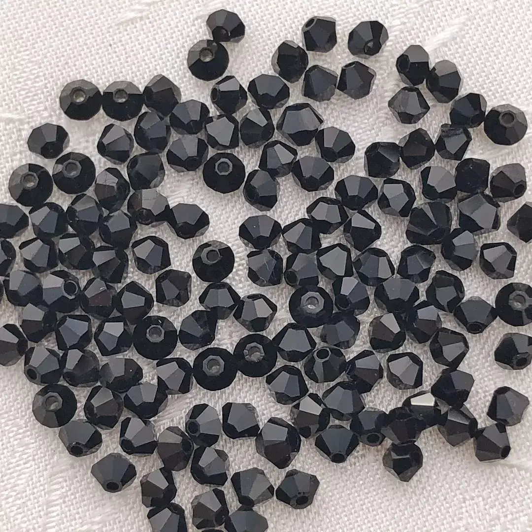 Swarovski Rhombe geschliffen schwarz 2,5 mm – Bild 1 – Chiemgauer Heimatwerk Trachten-Onlineshop Swarovski Rhombe geschliffen schwarz 2,5 mm - Bild 1 - Chiemgauer Heimatwerk Trachten-Onlineshop