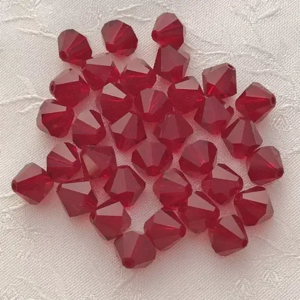 Swarovski Rhombe geschliffen weinrot 6 mm – Bild 1 – Chiemgauer Heimatwerk Trachten-Onlineshop Swarovski Rhombe geschliffen weinrot 6 mm - Bild 1 - Chiemgauer Heimatwerk Trachten-Onlineshop