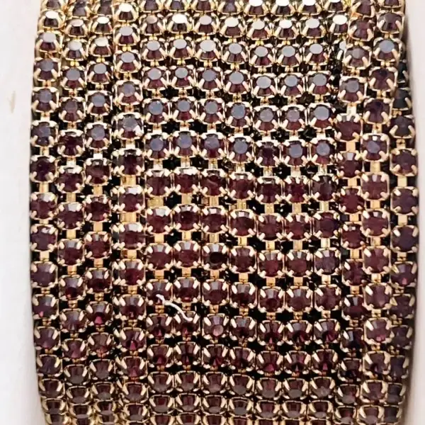 Swarovski Strasskette burgundy – Bild 1 – Chiemgauer Heimatwerk Trachten-Onlineshop Swarovski Strasskette burgundy - Bild 1 - Chiemgauer Heimatwerk Trachten-Onlineshop
