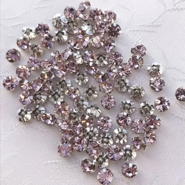 Swarovski Strassstein annähbar altrosa SS 20 – Bild 1 – Chiemgauer Heimatwerk Trachten-Onlineshop Swarovski Strassstein annähbar altrosa SS 20 - Bild 1 - Chiemgauer Heimatwerk Trachten-Onlineshop