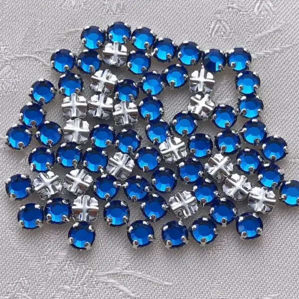 Swarovski Strassstein annähbar enzian SS 16 No. 43 – Bild 1 – Chiemgauer Heimatwerk Trachten-Onlineshop Swarovski Strassstein annähbar enzian SS 16 No. 43 - Bild 1 - Chiemgauer Heimatwerk Trachten-Onlineshop