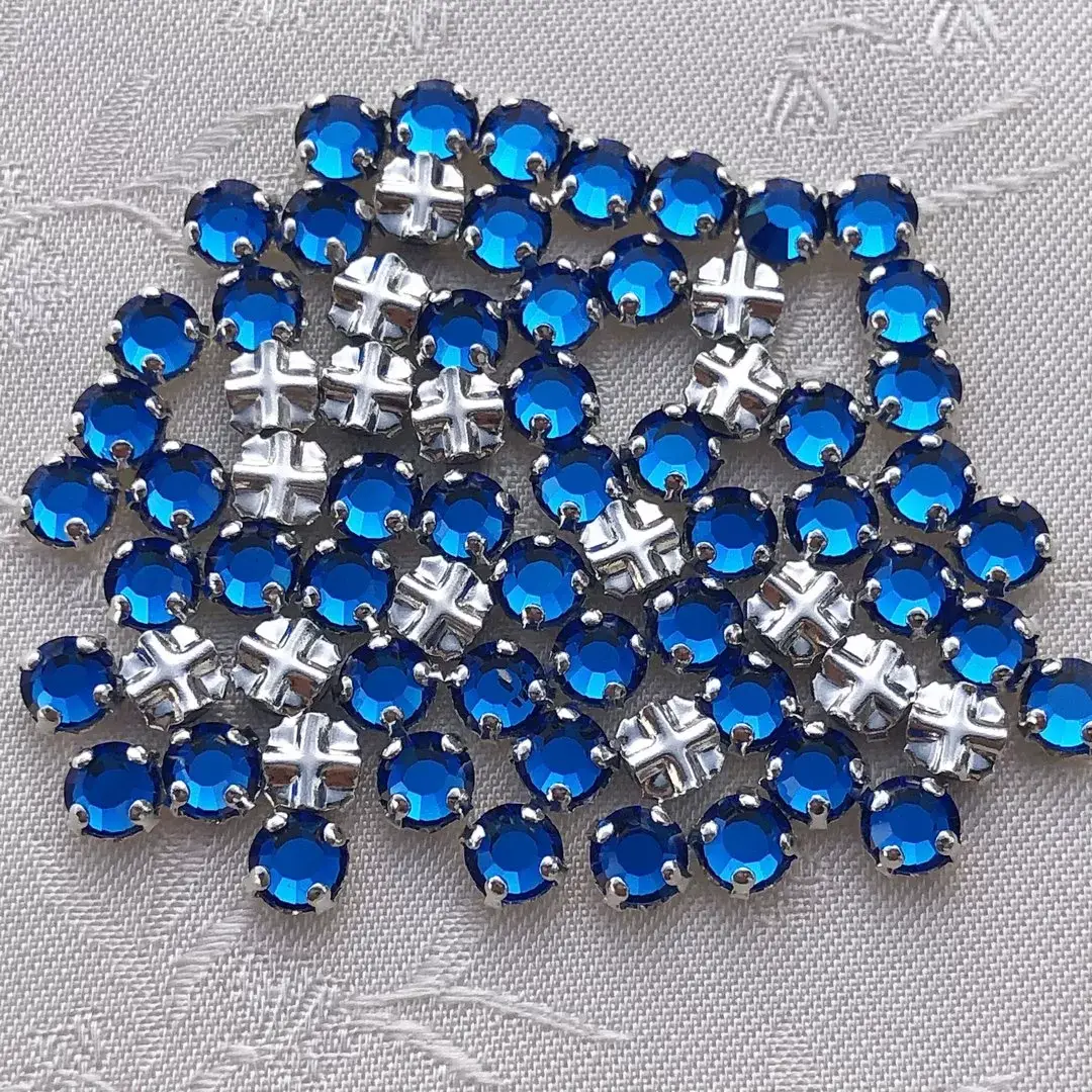 Swarovski Strassstein annähbar enzian SS 16 No. 43 – Bild 1 – Chiemgauer Heimatwerk Trachten-Onlineshop Swarovski Strassstein annähbar enzian SS 16 No. 43 - Bild 1 - Chiemgauer Heimatwerk Trachten-Onlineshop