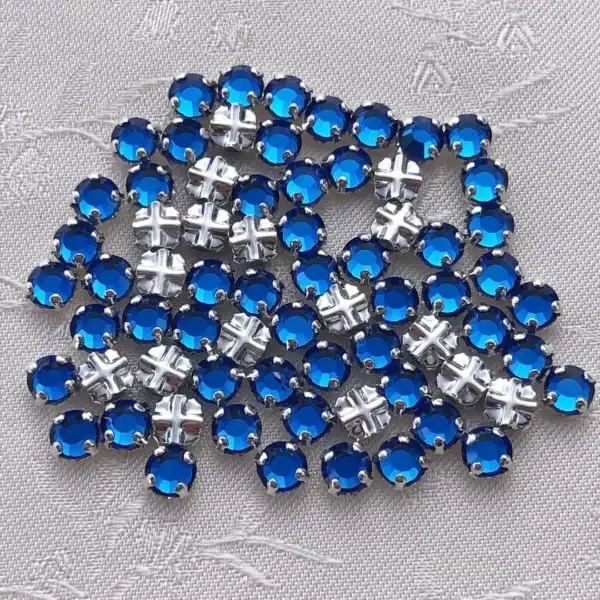 Swarovski Strassstein annähbar enzian SS 16 No. 6 – Bild 1 – Chiemgauer Heimatwerk Trachten-Onlineshop Swarovski Strassstein annähbar enzian SS 16 No. 6 - Bild 1 - Chiemgauer Heimatwerk Trachten-Onlineshop