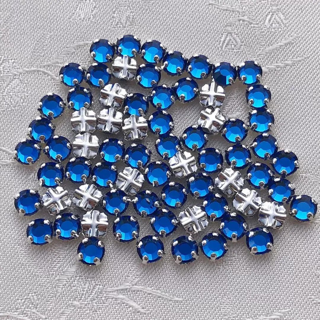 Swarovski Strassstein annähbar enzian SS 16 No. 6 – Bild 1 – Chiemgauer Heimatwerk Trachten-Onlineshop Swarovski Strassstein annähbar enzian SS 16 No. 6 - Bild 1 - Chiemgauer Heimatwerk Trachten-Onlineshop