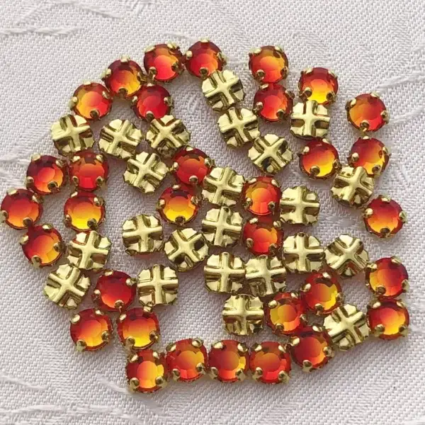 Swarovski Strassstein annähbar feueropal SS 12 No. 10 – Bild 1 – Chiemgauer Heimatwerk Trachten-Onlineshop Swarovski Strassstein annähbar feueropal SS 12 No. 10 - Bild 1 - Chiemgauer Heimatwerk Trachten-Onlineshop