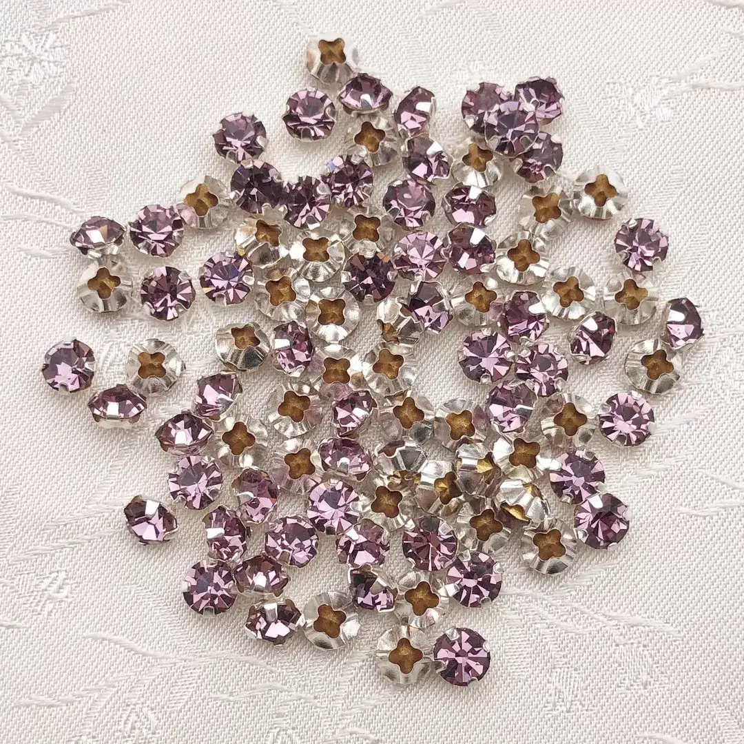 Swarovski Strassstein annähbar flieder SS 20 – Bild 1 – Chiemgauer Heimatwerk Trachten-Onlineshop Swarovski Strassstein annähbar flieder SS 20 - Bild 1 - Chiemgauer Heimatwerk Trachten-Onlineshop