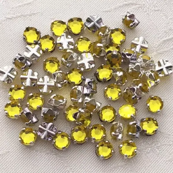 Swarovski Strassstein annähbar gelb SS 20 No. 12 – Bild 1 – Chiemgauer Heimatwerk Trachten-Onlineshop Swarovski Strassstein annähbar gelb SS 20 No. 12 - Bild 1 - Chiemgauer Heimatwerk Trachten-Onlineshop