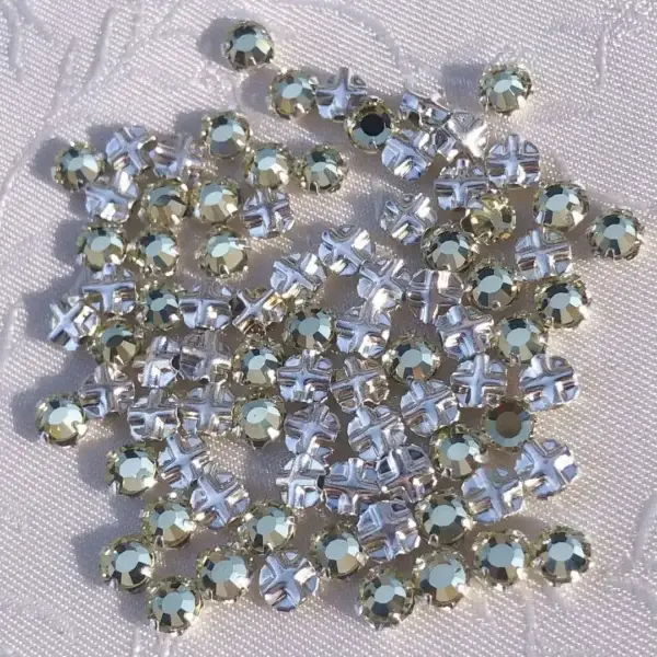 Swarovski Strassstein annähbar hellgelb SS 12 No. 43 – Bild 1 – Chiemgauer Heimatwerk Trachten-Onlineshop Swarovski Strassstein annähbar hellgelb SS 12 No. 43 - Bild 1 - Chiemgauer Heimatwerk Trachten-Onlineshop