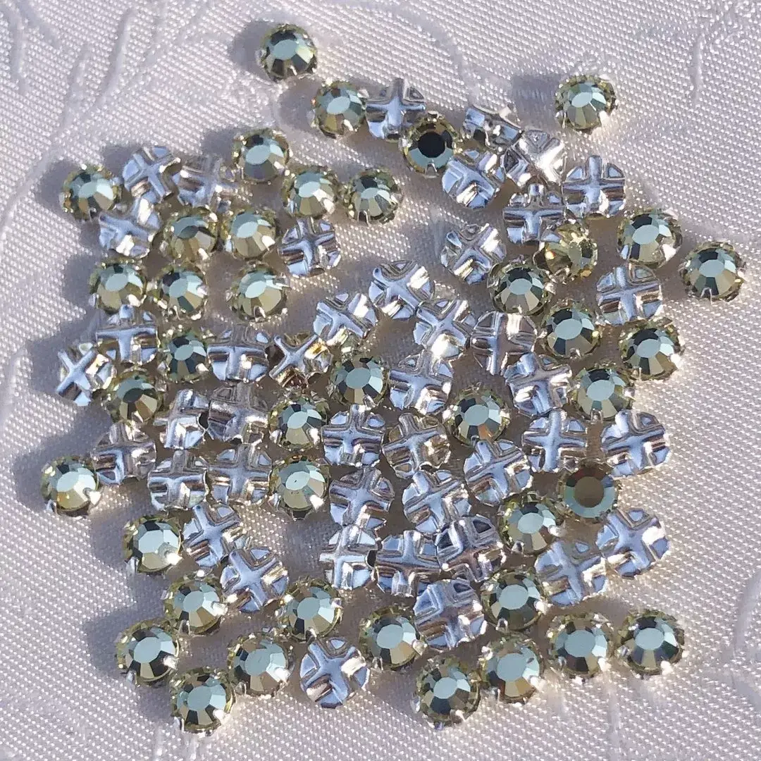 Swarovski Strassstein annähbar hellgelb SS 16 No. 7 – Bild 1 – Chiemgauer Heimatwerk Trachten-Onlineshop Swarovski Strassstein annähbar hellgelb SS 16 No. 7 - Bild 1 - Chiemgauer Heimatwerk Trachten-Onlineshop