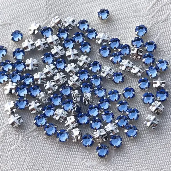 Swarovski Strassstein annähbar himmelblau SS 12 No. 18 – Bild 1 – Chiemgauer Heimatwerk Trachten-Onlineshop Swarovski Strassstein annähbar himmelblau SS 12 No. 18 - Bild 1 - Chiemgauer Heimatwerk Trachten-Onlineshop