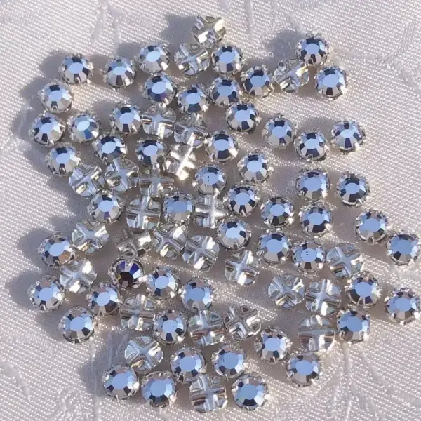 Swarovski Strassstein annähbar kristall SS 16 No. 19 – Bild 1 – Chiemgauer Heimatwerk Trachten-Onlineshop Swarovski Strassstein annähbar kristall SS 16 No. 19 - Bild 1 - Chiemgauer Heimatwerk Trachten-Onlineshop