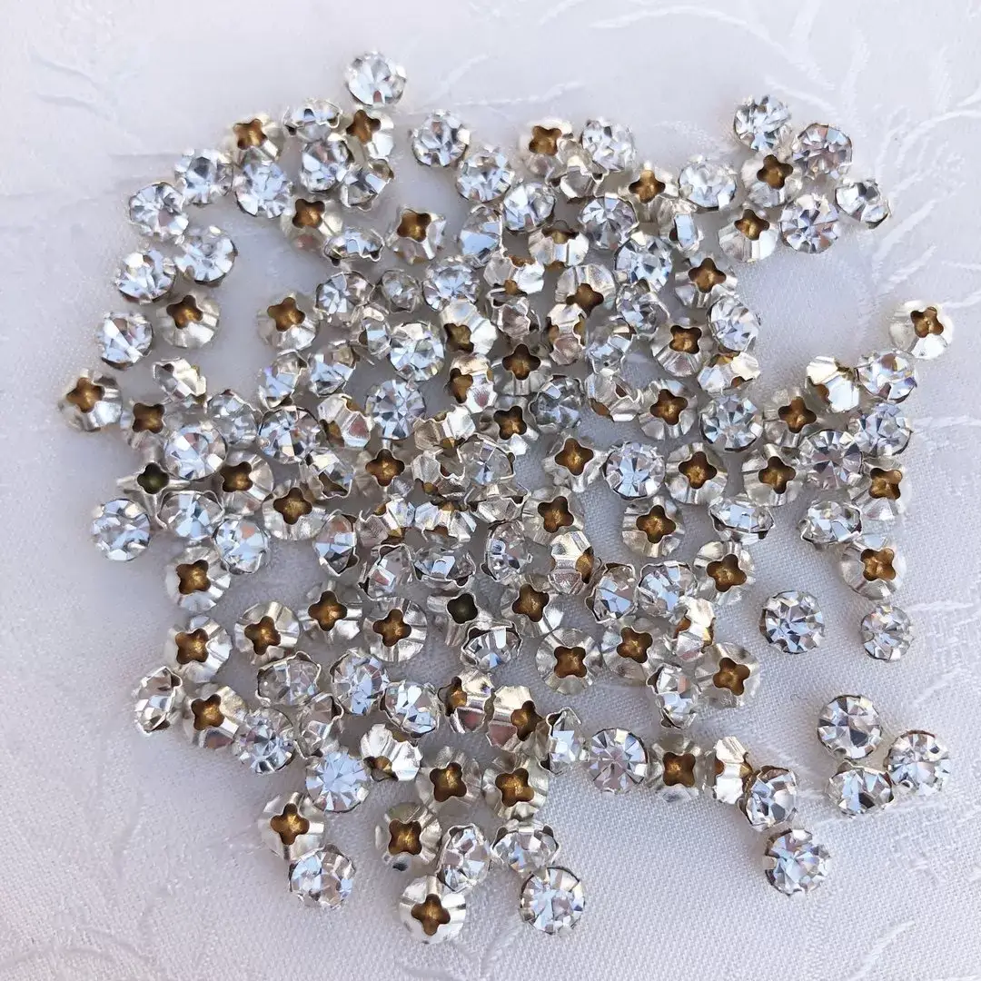 Swarovski Strassstein annähbar kristall SS 20 – Bild 1 – Chiemgauer Heimatwerk Trachten-Onlineshop Swarovski Strassstein annähbar kristall SS 20 - Bild 1 - Chiemgauer Heimatwerk Trachten-Onlineshop
