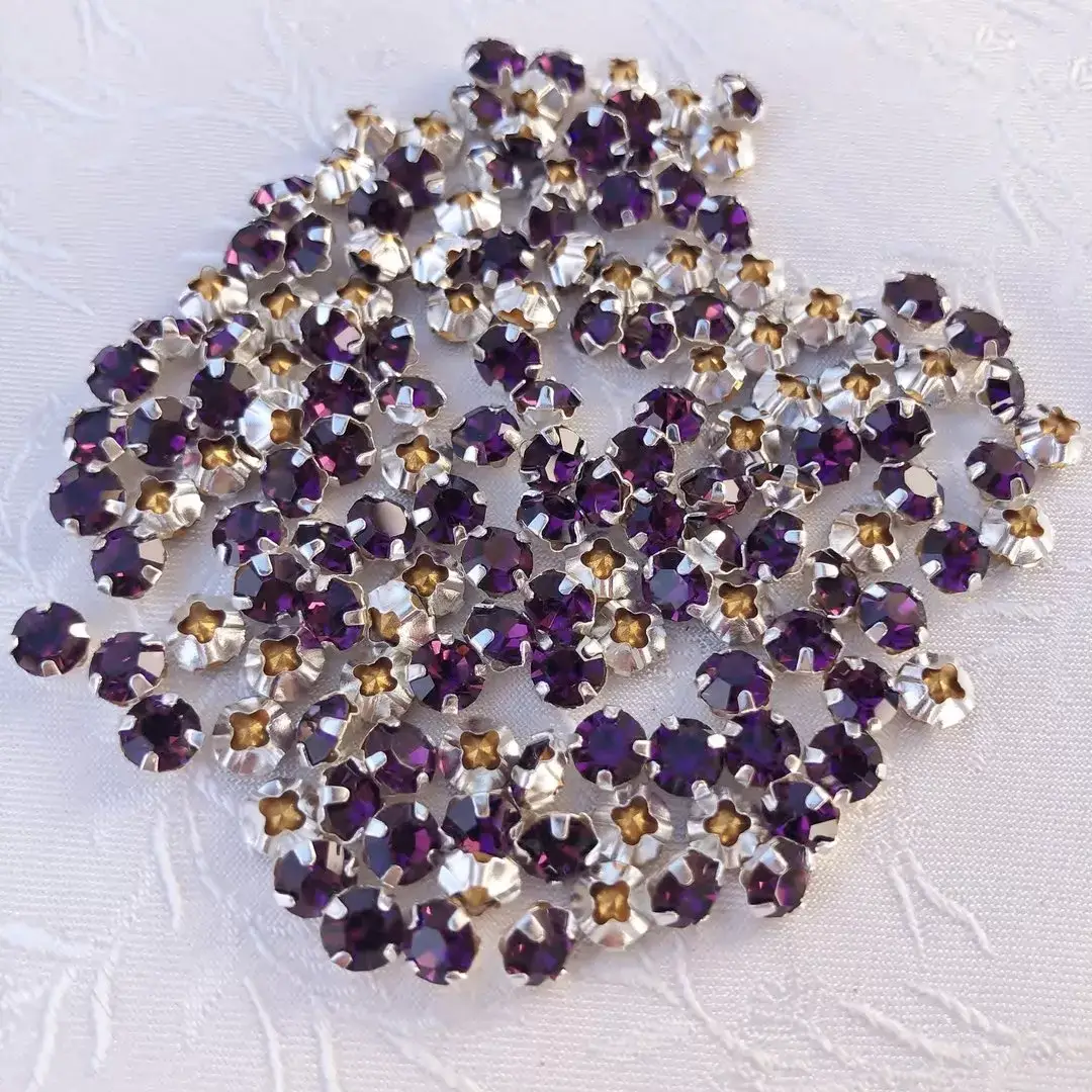 Swarovski Strassstein annähbar lila SS 20 – Bild 1 – Chiemgauer Heimatwerk Trachten-Onlineshop Swarovski Strassstein annähbar lila SS 20 - Bild 1 - Chiemgauer Heimatwerk Trachten-Onlineshop