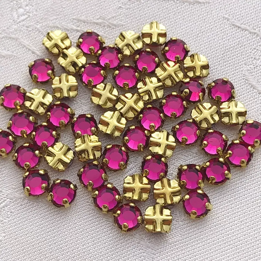 Swarovski Strassstein annähbar pink SS 12 No. 28 – Bild 1 – Chiemgauer Heimatwerk Trachten-Onlineshop Swarovski Strassstein annähbar pink SS 12 No. 28 - Bild 1 - Chiemgauer Heimatwerk Trachten-Onlineshop
