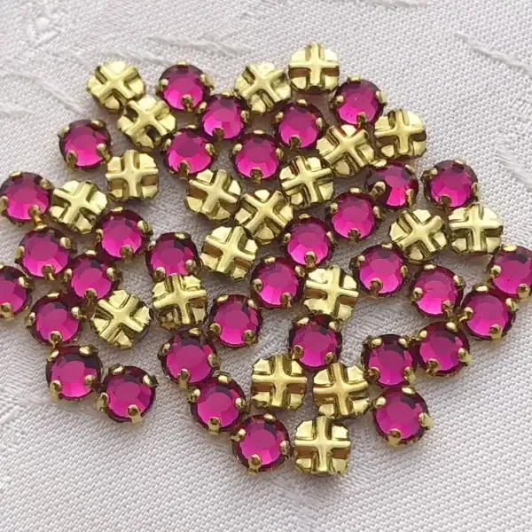 Swarovski Strassstein annähbar pink SS 12 No. 60 – Bild 1 – Chiemgauer Heimatwerk Trachten-Onlineshop Swarovski Strassstein annähbar pink SS 12 No. 60 - Bild 1 - Chiemgauer Heimatwerk Trachten-Onlineshop