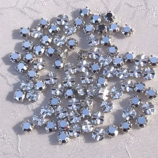 Swarovski Strassstein annähbar silber SS 12 No. 31 – Bild 1 – Chiemgauer Heimatwerk Trachten-Onlineshop Swarovski Strassstein annähbar silber SS 12 No. 31 - Bild 1 - Chiemgauer Heimatwerk Trachten-Onlineshop