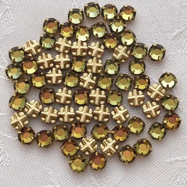 Swarovski Strassstein annähbar tabak SS 16 No. 30 – Bild 1 – Chiemgauer Heimatwerk Trachten-Onlineshop Swarovski Strassstein annähbar tabak SS 16 No. 30 - Bild 1 - Chiemgauer Heimatwerk Trachten-Onlineshop