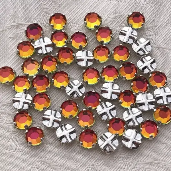 Swarovski Strassstein annähbar topas AB SS 20 No. 21 – Bild 1 – Chiemgauer Heimatwerk Trachten-Onlineshop Swarovski Strassstein annähbar topas AB SS 20 No. 21 - Bild 1 - Chiemgauer Heimatwerk Trachten-Onlineshop