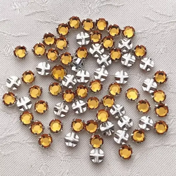 Swarovski Strassstein annähbar topas SS 12 No. 34 – Bild 1 – Chiemgauer Heimatwerk Trachten-Onlineshop Swarovski Strassstein annähbar topas SS 12 No. 34 - Bild 1 - Chiemgauer Heimatwerk Trachten-Onlineshop