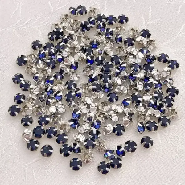 Swarovski Strassstein annähbar violett SS 20 – Bild 1 – Chiemgauer Heimatwerk Trachten-Onlineshop Swarovski Strassstein annähbar violett SS 20 - Bild 1 - Chiemgauer Heimatwerk Trachten-Onlineshop