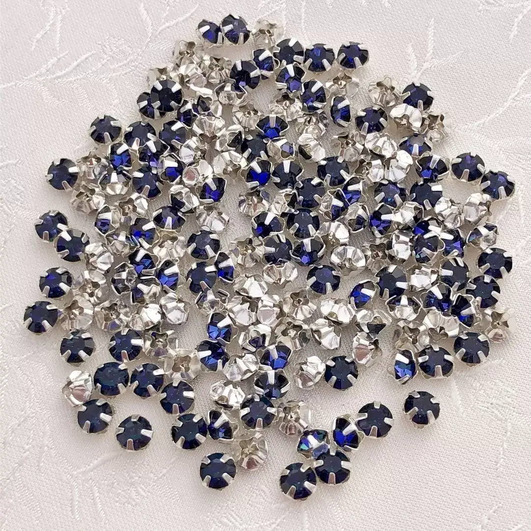 Swarovski Strassstein annähbar violett SS 20 – Bild 1 – Chiemgauer Heimatwerk Trachten-Onlineshop Swarovski Strassstein annähbar violett SS 20 - Bild 1 - Chiemgauer Heimatwerk Trachten-Onlineshop