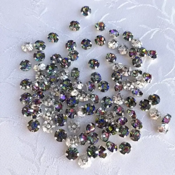 Swarovski Strassstein annähbar vitrail SS 20 – Bild 1 – Chiemgauer Heimatwerk Trachten-Onlineshop Swarovski Strassstein annähbar vitrail SS 20 - Bild 1 - Chiemgauer Heimatwerk Trachten-Onlineshop