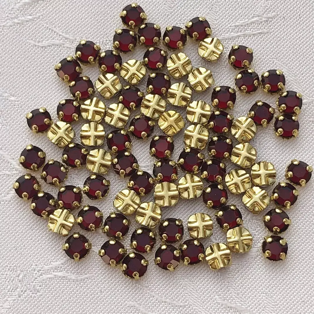 Swarovski Strassstein annähbar weinrot SS 16 No. 37 – Bild 1 – Chiemgauer Heimatwerk Trachten-Onlineshop Swarovski Strassstein annähbar weinrot SS 16 No. 37 - Bild 1 - Chiemgauer Heimatwerk Trachten-Onlineshop