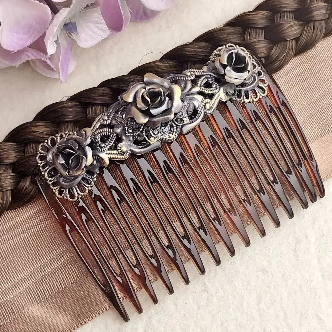 Trachten-Haarkamm mit Rose bronze No. 3 – Bild 1 – Chiemgauer Heimatwerk Trachten-Onlineshop Trachten-Haarkamm mit Rose bronze No. 3 - Bild 1 - Chiemgauer Heimatwerk Trachten-Onlineshop