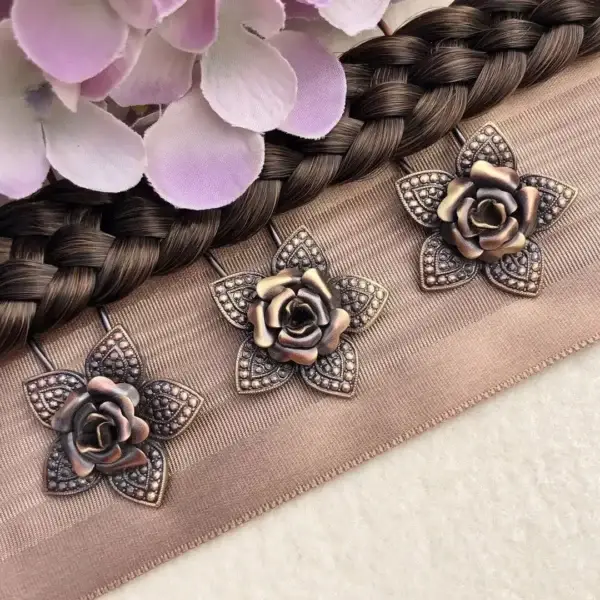 Trachten-Haarnadel mit Rose in antik-kupfer – Bild 1 – Chiemgauer Heimatwerk Trachten-Onlineshop Trachten-Haarnadel mit Rose in antik-kupfer - Bild 1 - Chiemgauer Heimatwerk Trachten-Onlineshop
