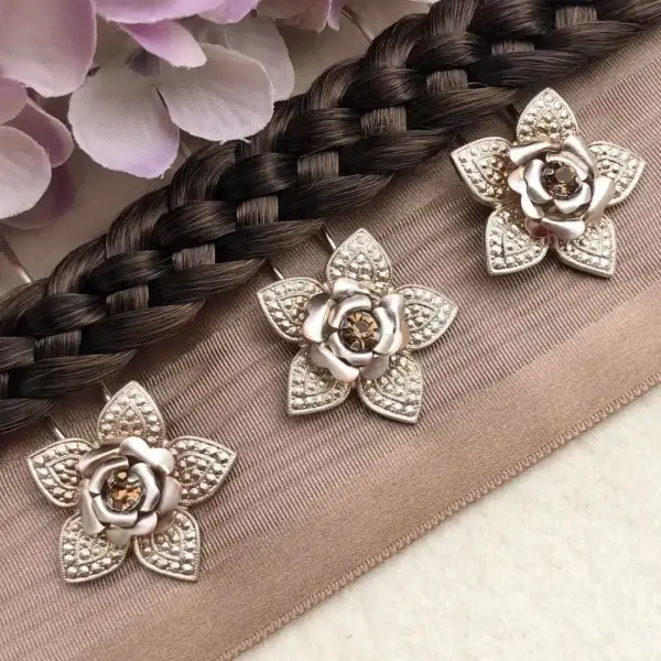 Trachten-Haarnadel mit Swarovski in beige No. 4 – Bild 1 – Chiemgauer Heimatwerk Trachten-Onlineshop Trachten-Haarnadel mit Swarovski in beige No. 4 - Bild 1 - Chiemgauer Heimatwerk Trachten-Onlineshop