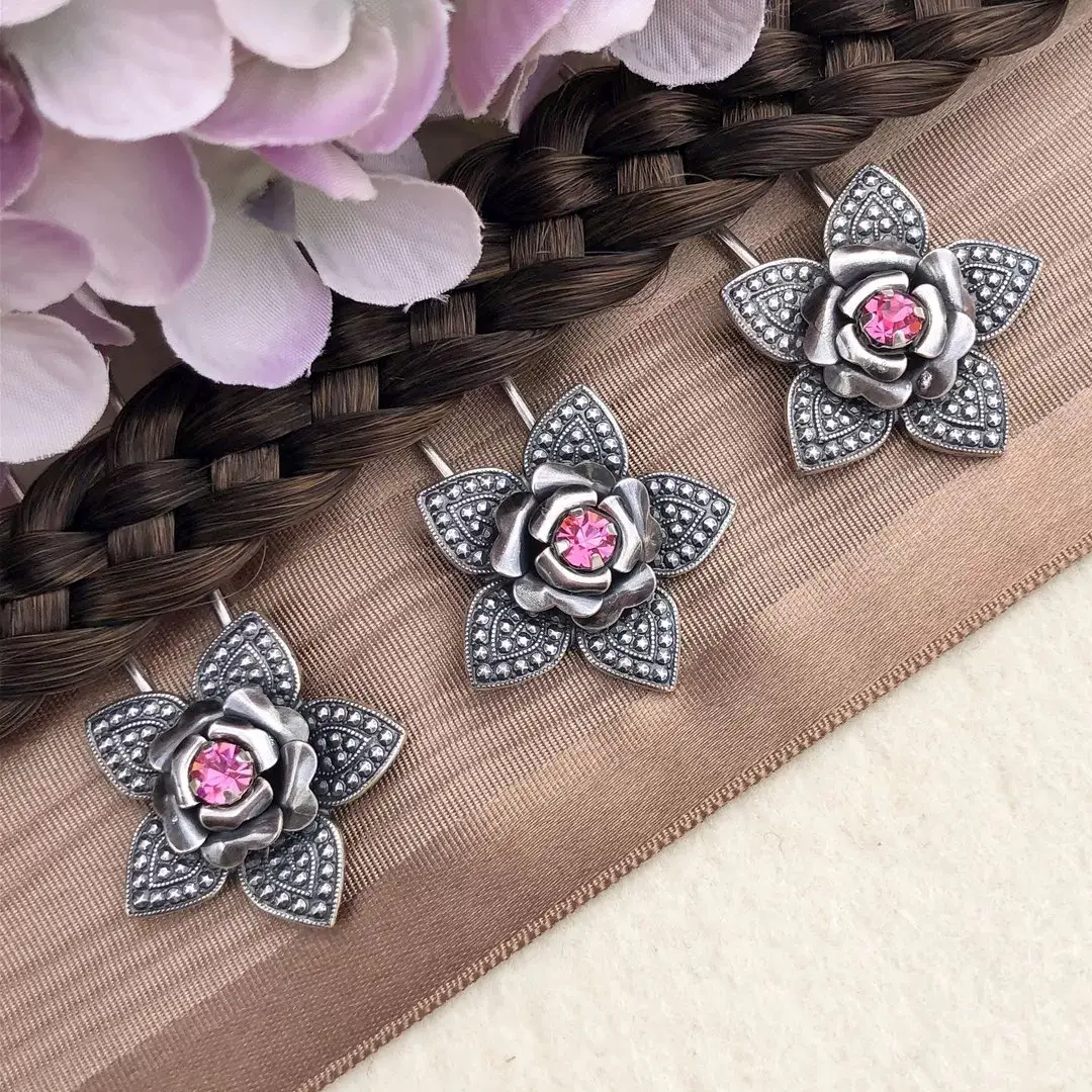 Trachten-Haarnadel mit Swarovski in rosa No. 1 – Bild 1 – Chiemgauer Heimatwerk Trachten-Onlineshop Trachten-Haarnadel mit Swarovski in rosa No. 1 - Bild 1 - Chiemgauer Heimatwerk Trachten-Onlineshop