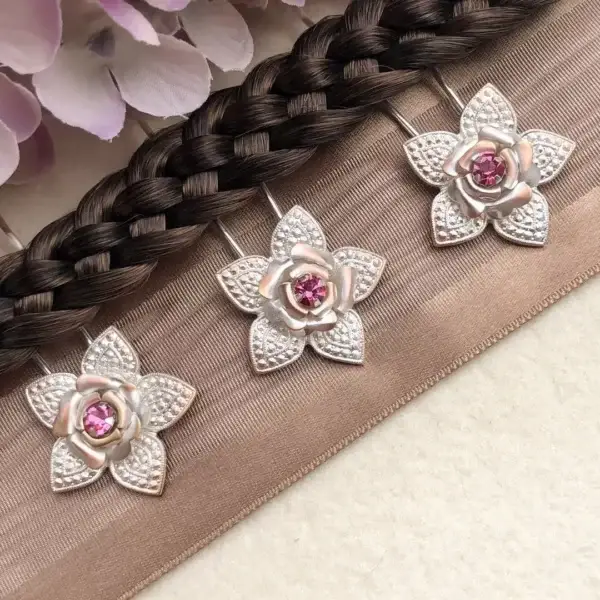 Trachten-Haarnadel mit Swarovski in rosa No. 2 – Bild 1 – Chiemgauer Heimatwerk Trachten-Onlineshop Trachten-Haarnadel mit Swarovski in rosa No. 2 - Bild 1 - Chiemgauer Heimatwerk Trachten-Onlineshop