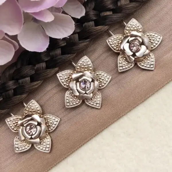 Trachten-Haarnadel mit Swarovski in rosรฉ No. 4 – Bild 1 – Chiemgauer Heimatwerk Trachten-Onlineshop Trachten-Haarnadel mit Swarovski in rosรฉ No. 4 - Bild 1 - Chiemgauer Heimatwerk Trachten-Onlineshop