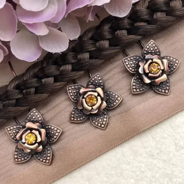 Trachten-Haarnadel mit Swarovski in topas – Bild 1 – Chiemgauer Heimatwerk Trachten-Onlineshop Trachten-Haarnadel mit Swarovski in topas - Bild 1 - Chiemgauer Heimatwerk Trachten-Onlineshop