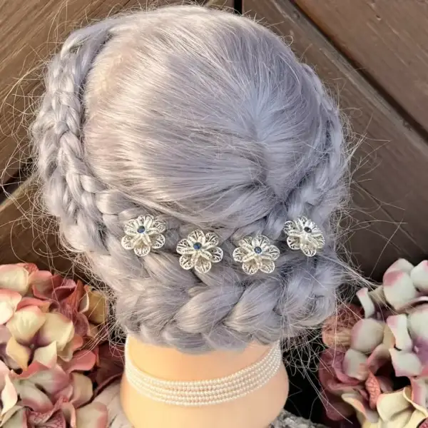 Trachten-Haarnadel mit Zirkonia blau in Echtsilber – Bild 1 – Chiemgauer Heimatwerk Trachten-Onlineshop Trachten-Haarnadel mit Zirkonia blau in Echtsilber - Bild 1 - Chiemgauer Heimatwerk Trachten-Onlineshop